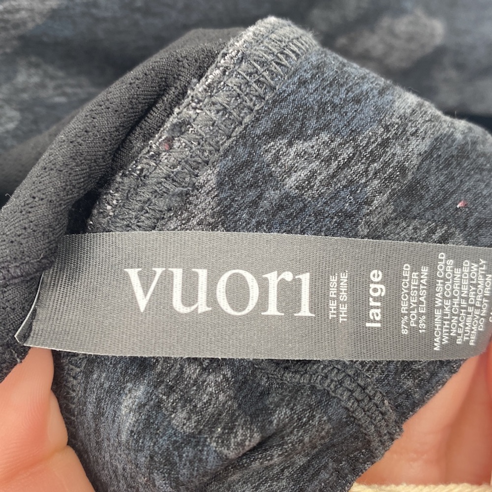 Vuori Elevation Bra Camo Print Strappy Back Sports Bra Size Large Athletic - Picture 9 of 10